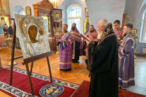 Освящена новая храмовая Казанская икона Богородицы для нижнего придела Одигитриевского собора