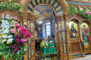 Православные верующие отметили день Святой Троицы, Пятидесятницы