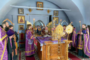 Утреня в канун Великого Четверга и общая исповедь в Одигитриевском соборе города Улан-Удэ