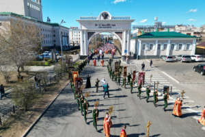 Первый Пасхальный Крестный ход прошел по улицам города Улан-Удэ