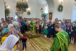Православные верующие отметили день Святой Троицы, Пятидесятницы