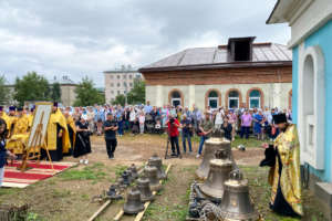 Духовенство освятило колокола для строящегося Успенского кафедрального собора г. Улан-Удэ