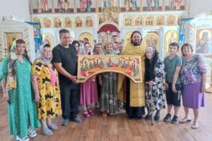 В храме Владимирской иконы Божией Матери села Сотниково идет постепенное обновление иконостаса
