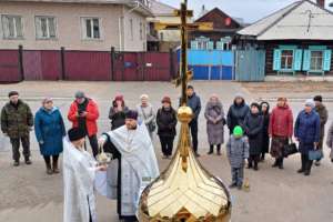 У возрождающегося храма Архистратига Божия Михаила г. Улан-Удэ появился купол с Крестом