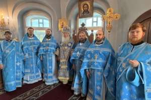 Духовенство Одигитриевского собора встретило праздник Рождества Пресвятой Богородицы в новых богослужебных облачениях